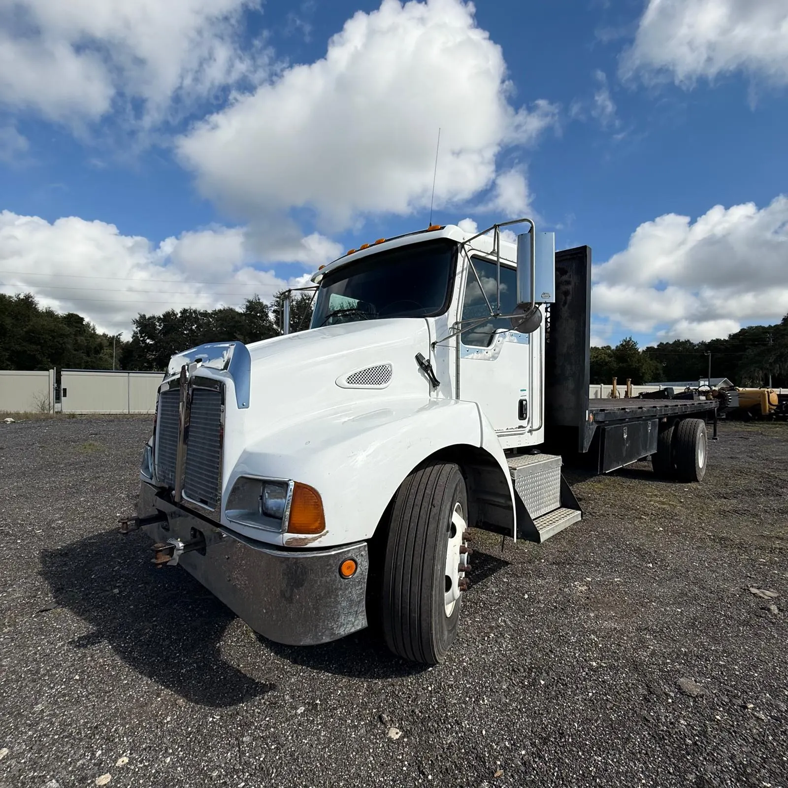 Used 2004 Kenworth T300 Flatbed for sale at A3 Mechanic, Apopka FL (photo 1)