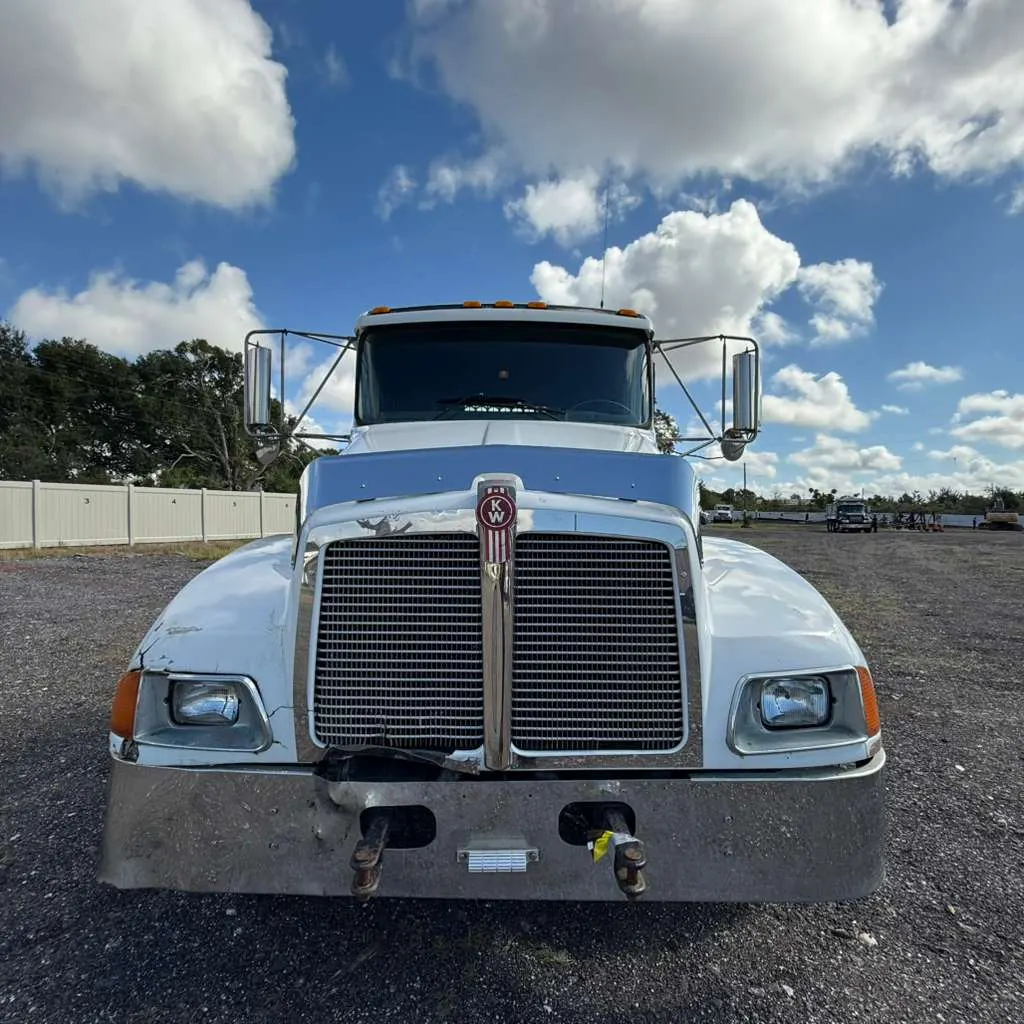 Used 2004 Kenworth T300 Flatbed for sale at A3 Mechanic, Apopka FL (photo 3)
