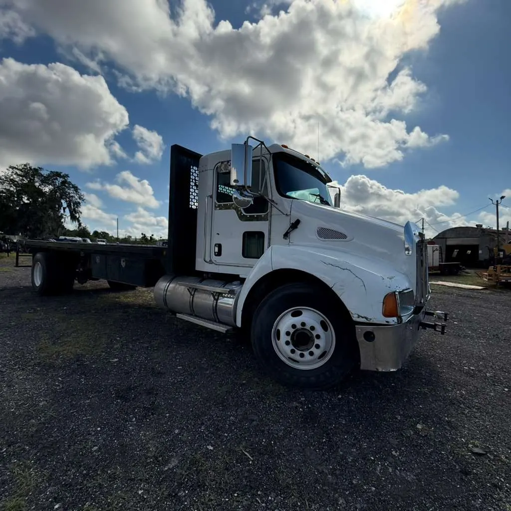 Used 2004 Kenworth T300 Flatbed for sale at A3 Mechanic, Apopka FL (photo 4)